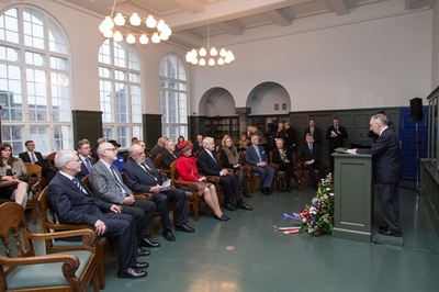 Sigur&eth;ur L&iacute;ndal &aacute;varpar gesti &iacute; &THORN;j&oacute;&eth;menningarh&uacute;sinu &iacute; tilefni af &uacute;tg&aacute;fu n&yacute;rrar b&oacute;kar um s&ouml;gu Kaupmannahafnar.