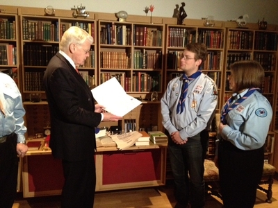 Forseti tekur vi&eth; kve&eth;ju sk&aacute;ta &aacute; Bessast&ouml;&eth;um &iacute; tilefni afm&aelig;lis&aacute;rs.