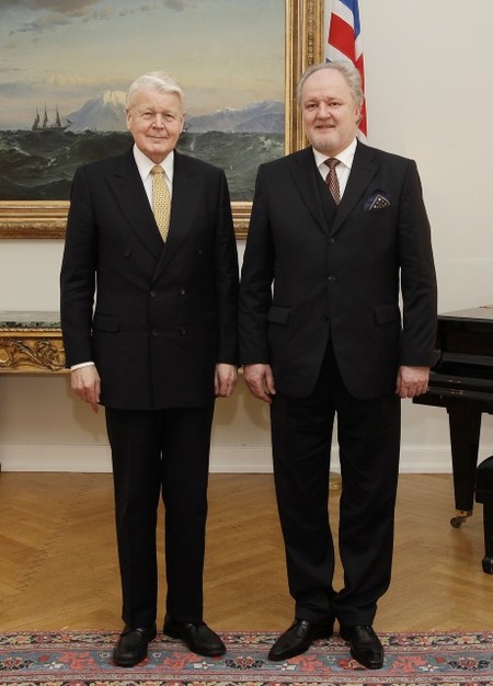 Forseti og hr. Milan Dufek sendiherra T&eacute;kklands